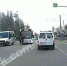 В Воронеже на видео попал момент, как автобус на зебре чуть не сбил парня и девушку - Voronezh-News.Net