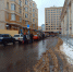 Воронежцы в центре города бегут под колеса машин, пока места тротуара заняли платная парковка и забор «Выбора» - В курсе