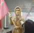 В Воронеж для скульптуры бабушки приехало знамя с Донбасса - Городская справка 077