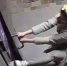 Халк в женском обличье поборолся с запертой дверью в Воронеже - Bloknot-Voronezh.Ru