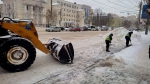 Днем в городе работала 231 единица снегоуборочной техники