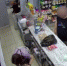 Сладкий воришка попал на видео в Воронеже - Bloknot-Voronezh.Ru