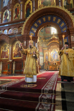 Митрополит Воронежский и Лискинский Леонтий возглавил воскресное богослужение