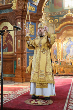 Митрополит Воронежский и Лискинский Леонтий возглавил воскресное богослужение