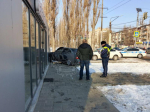 Легковушка влетела в ларек с фейерверками в Воронеже
