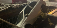 Стали известны подробности падения легковушки в котлован в Воронеже - Bloknot-Voronezh.Ru