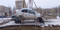 Появилось видео, как вытаскивали рухнувшую в котлован машину в Воронеже - МОЁ! Online