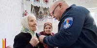 В Нижнедевицком районе первую медаль к юбилею Победы вручили 101-летней Анне Адодиной - РИА Воронеж