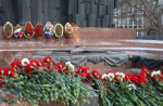 На площади Победы почтили память защитников Отечества