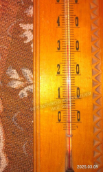 «Дойдёт до +40°?» На адскую баню в квартире из-за включённого отопления пожаловался воронежец
