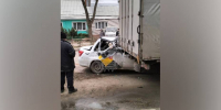 Такси влетело под фуру в Воронеже - РИА Воронеж