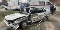 Nissan и ВАЗ столкнулись на перекрёстке в Борисоглебске: пострадали мужчина и женщина - ГТРК Воронеж