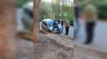 Машина провалилась в асфальт у «Центрторга» в Воронеже