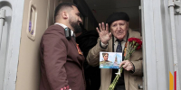Воронежского 95-летнего ветерана торжественно проводили на парад Победы в Москву - РИА Воронеж