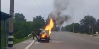 Объятый пламенем внедорожник попал на видео в Воронежской области - МОЁ! Online