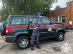 В Воронеже росгвардеец помог пенсионеру справиться с жарой