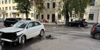В центре Воронежа столкнулись Toyota Camry и Audi - ГТРК Воронеж