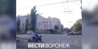 Мопед на скорости сбил женщину на зебре в Воронеже и скрылся - ГТРК Воронеж