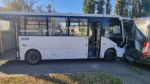 В Воронеже автобус врезался в фургон: ранены 6 пассажиров