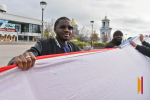 В Воронеже на Советской площади развернули 100-метровый триколор в честь Дня народного единства