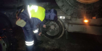Водитель КамАЗа перекрыл движение на одной из полос на трассе Воронеж — Луганск - Обозреватель.Врн