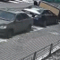 В воронежском ЖК «Озерки» неизвестные уронили на автомобиль диван - РИА Воронеж