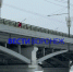 Очевидцы и сотрудники СК спасли девушку от падения с Чернавского моста в Воронеже - ГТРК Воронеж