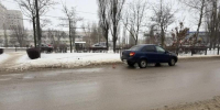 Две девушки попали под колеса легковушки напротив БСМП в Воронеже - Bloknot-Voronezh.Ru