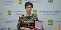 В Лискинском районе главе сельского поселения вручили знак «Благодарность от земли Воронежской» - РИА Воронеж