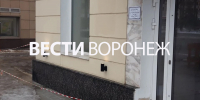 Снег с крыши едва не рухнул на головы прохожих в центре Воронежа - ГТРК Воронеж