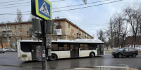 Водитель Kia пострадал в ДТП с автобусом на перекрёстке Воронежа - ГТРК Воронеж