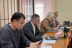 Николай Стрыгин (слева) и Нелли Овчаренко (справа) и их адвокаты