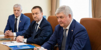 Воронежский губернатор встретился с представителями парламентских фракций - РИА Воронеж