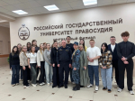 На встрече со студентами университета