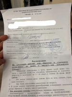 «Наложили три шва». 7-летняя девочка попала в травмопункт после катания с горки на набережной