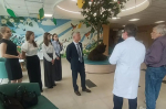 При поддержке «Единой России» в детской больнице открыли панно