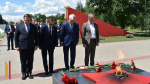 Губернатор Александр Гусев возложил цветы к мемориальному комплексу «Памяти и Славы» в Борисоглебске