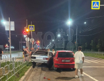 Молодой водитель влетел в иномарку на воронежской улице: пострадали два человека