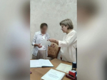 Многодетной матери в Воронеже помогли получить свой первый документ — свидетельство о рождении